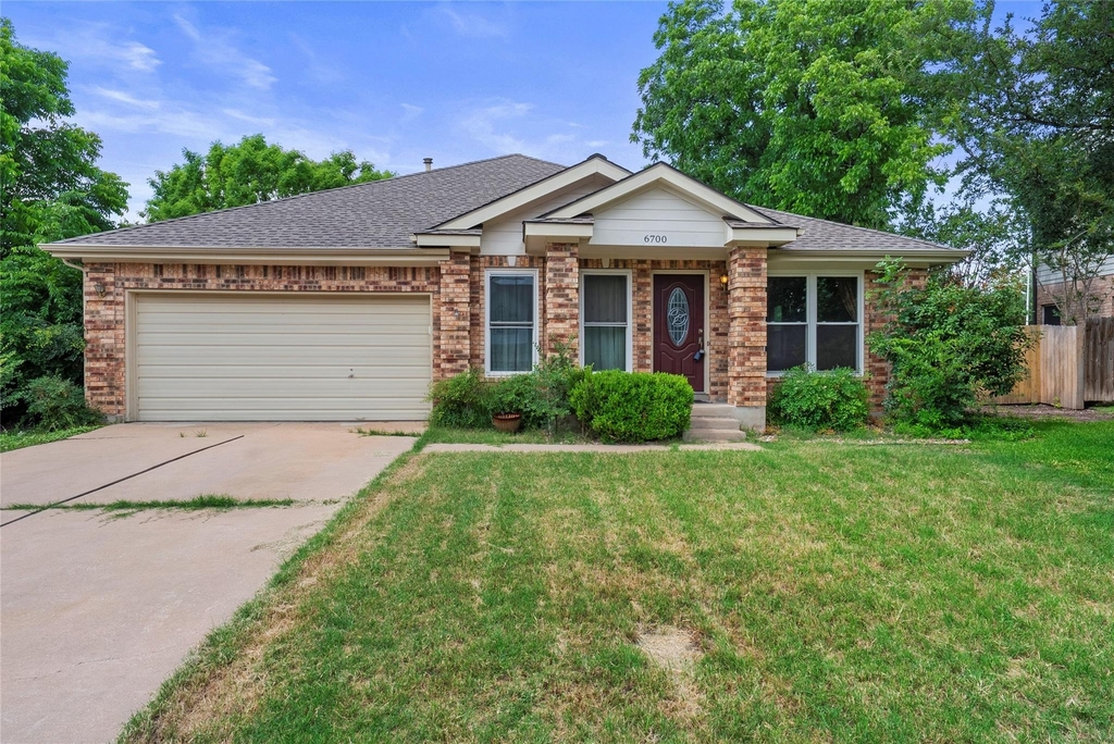 6700 Carisbrooke Ln - Photo 0