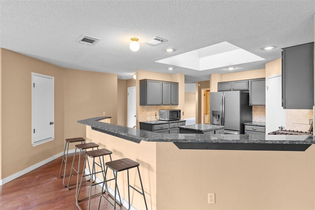 6700 Carisbrooke Ln - Photo 1