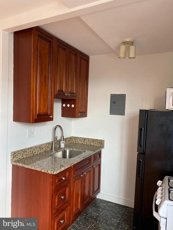 940 25th Street Nw - Photo 3