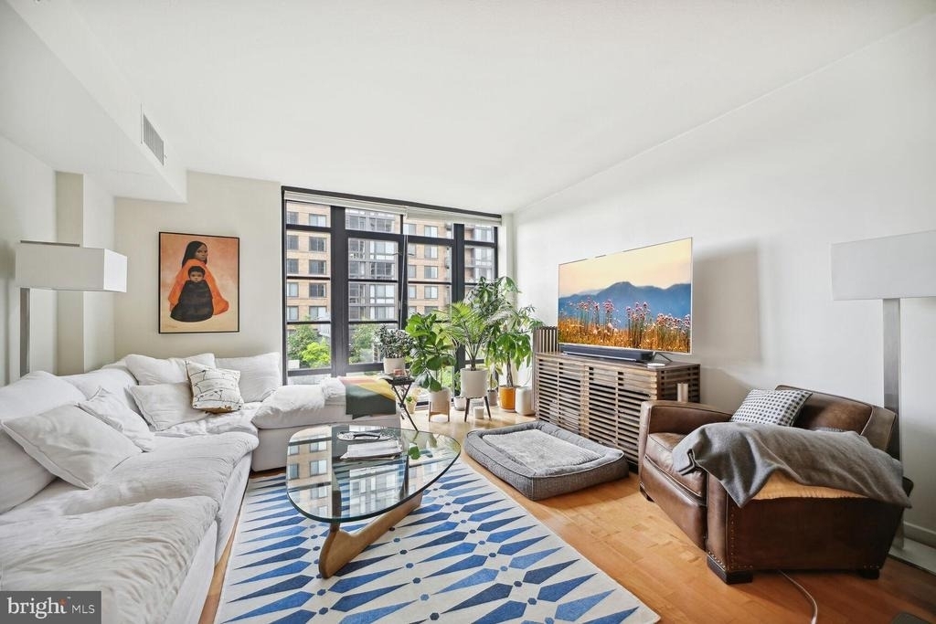 437 New York Avenue Nw - Photo 2
