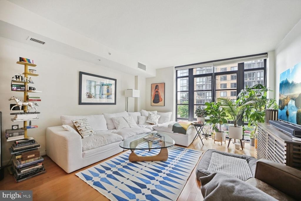 437 New York Avenue Nw - Photo 1