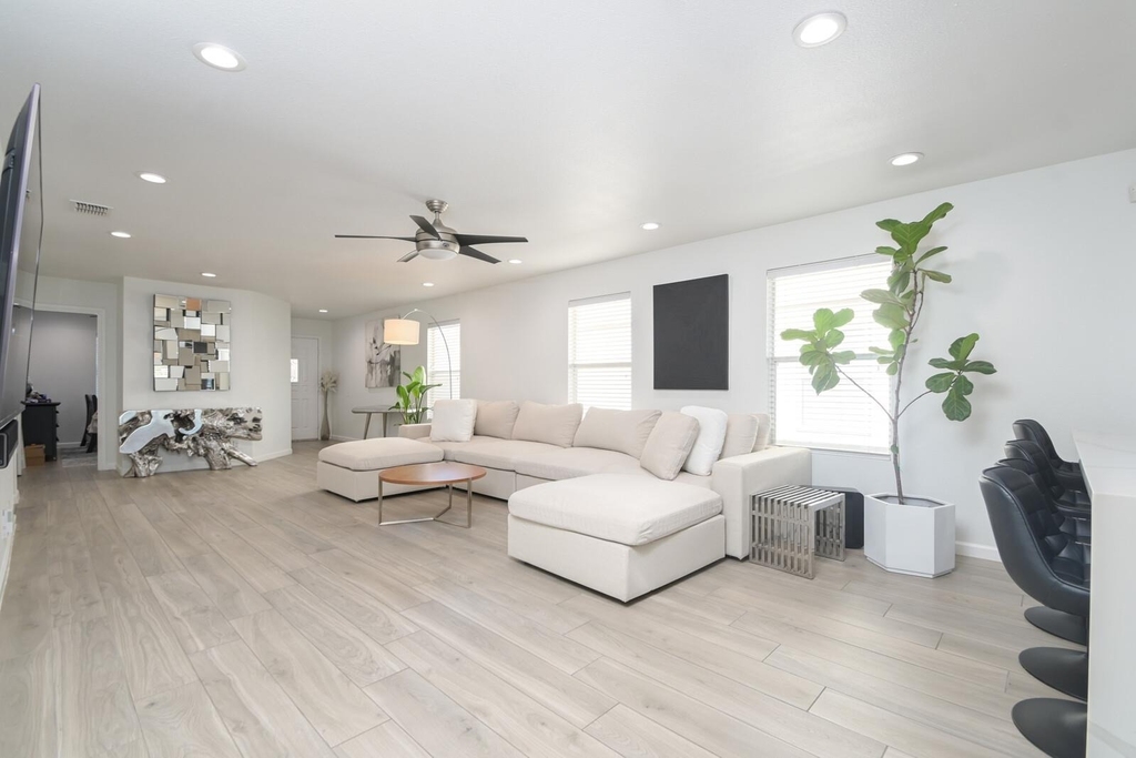 5822 Armstrong Wl - Photo 4
