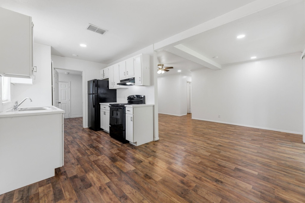 6601 Stonleigh Pl - Photo 5