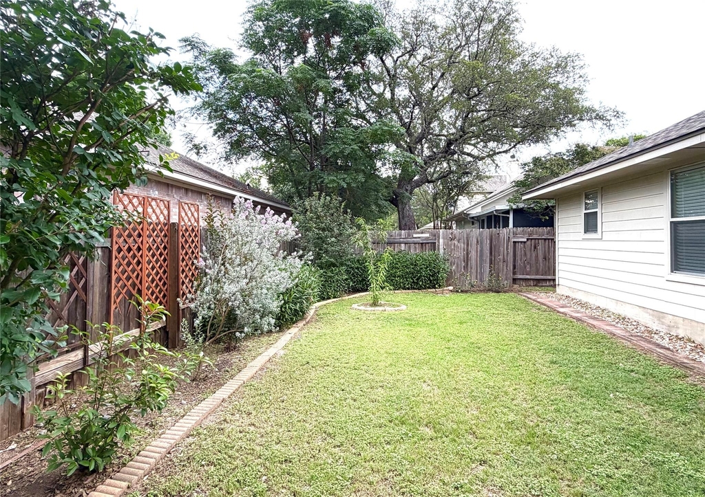 2325 Clover Ridge Dr - Photo 8