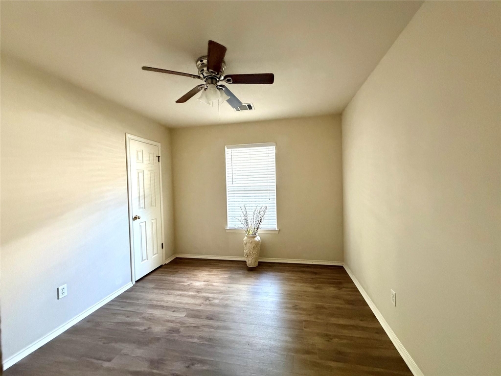 2325 Clover Ridge Dr - Photo 6