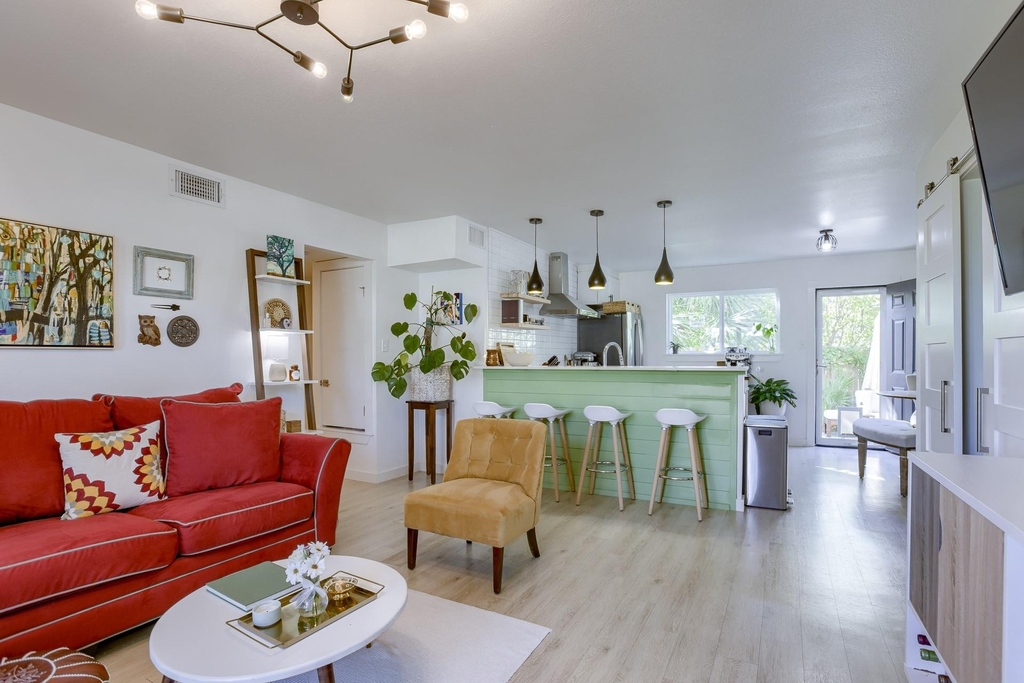 8603 Putnam Dr - Photo 4