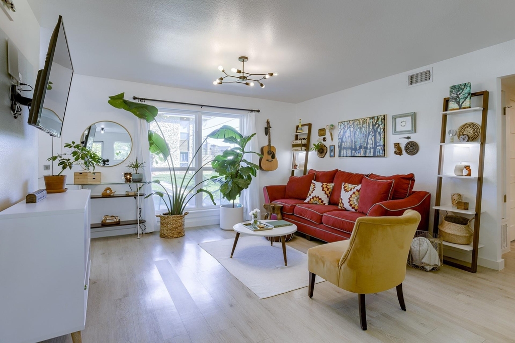 8603 Putnam Dr - Photo 3
