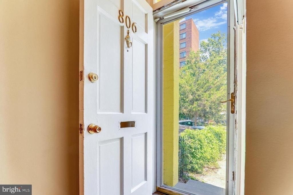 806 New Hampshire Avenue Nw - Photo 1