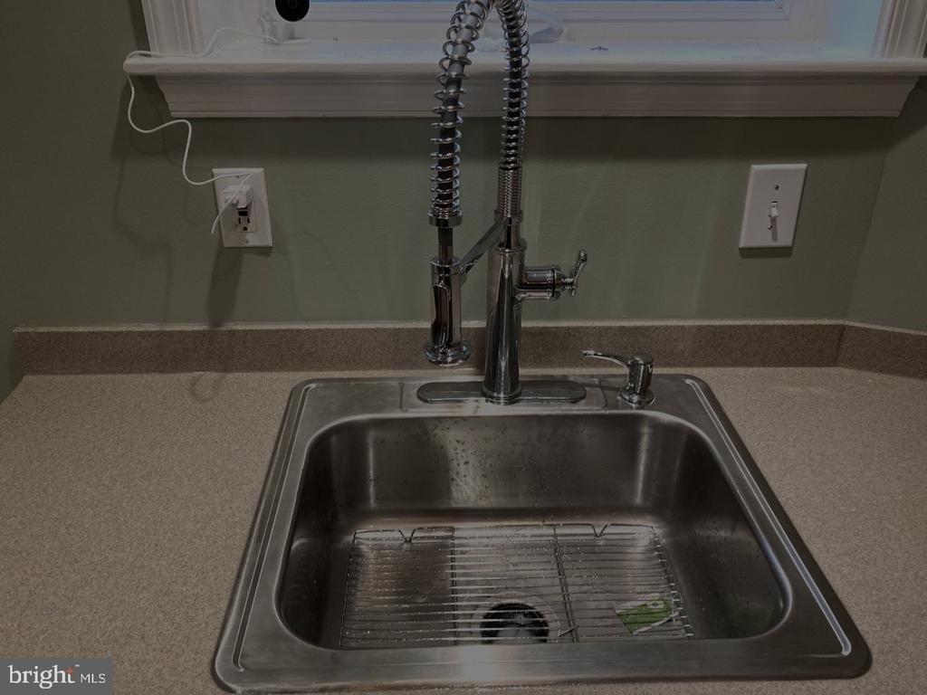 806 New Hampshire Avenue Nw - Photo 17