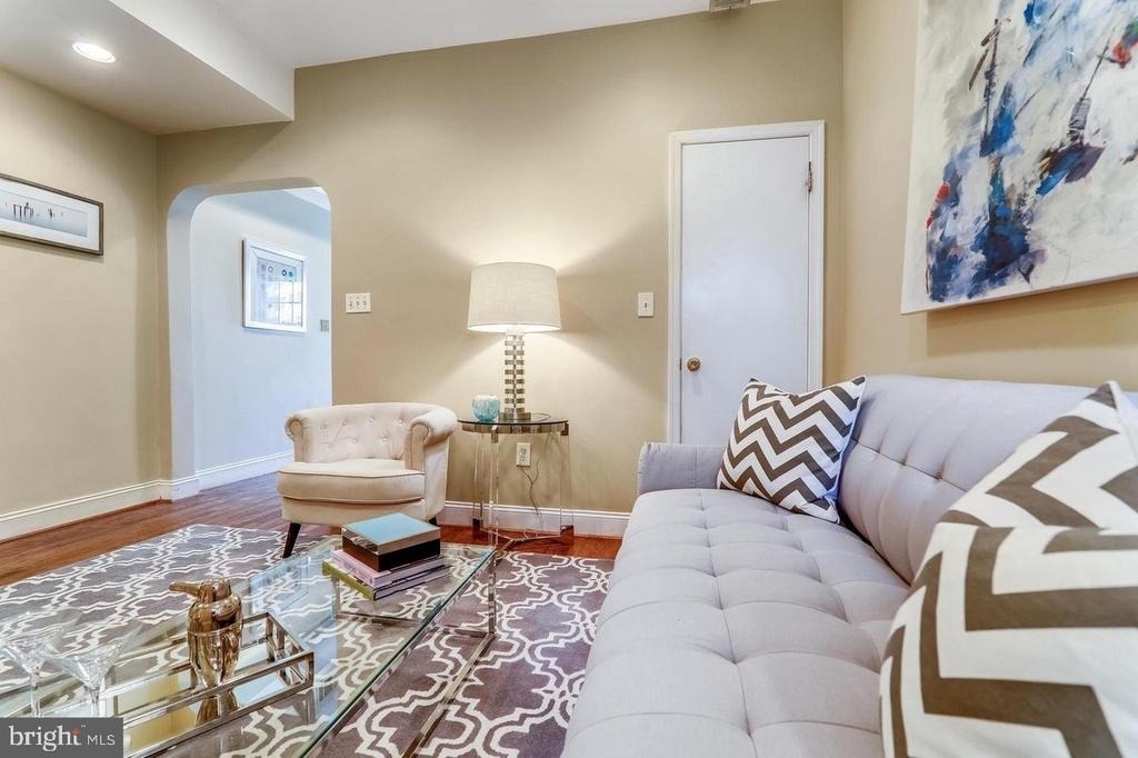 806 New Hampshire Avenue Nw - Photo 9