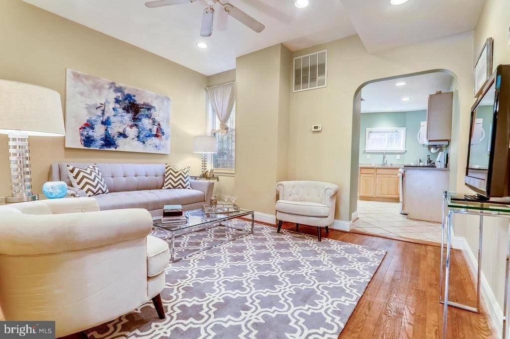 806 New Hampshire Avenue Nw - Photo 2