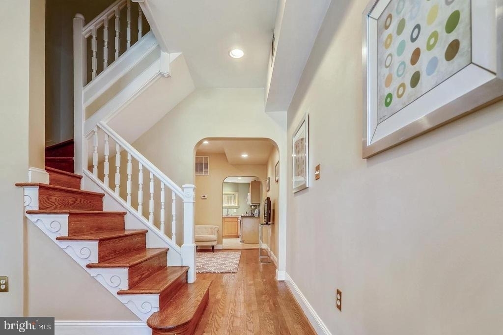 806 New Hampshire Avenue Nw - Photo 8