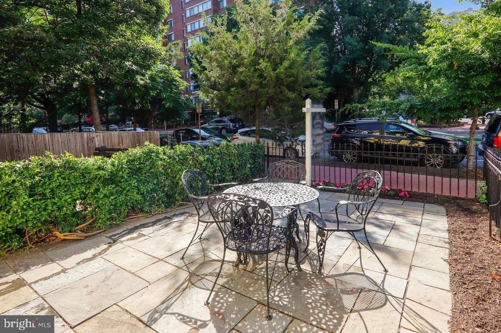 806 New Hampshire Avenue Nw - Photo 12