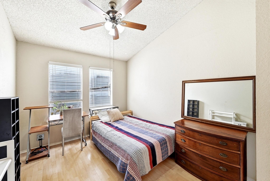 2706 Salado St - Photo 17