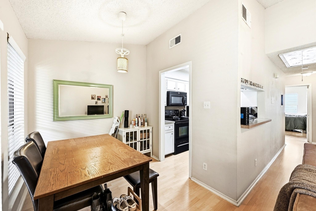 2706 Salado St - Photo 5