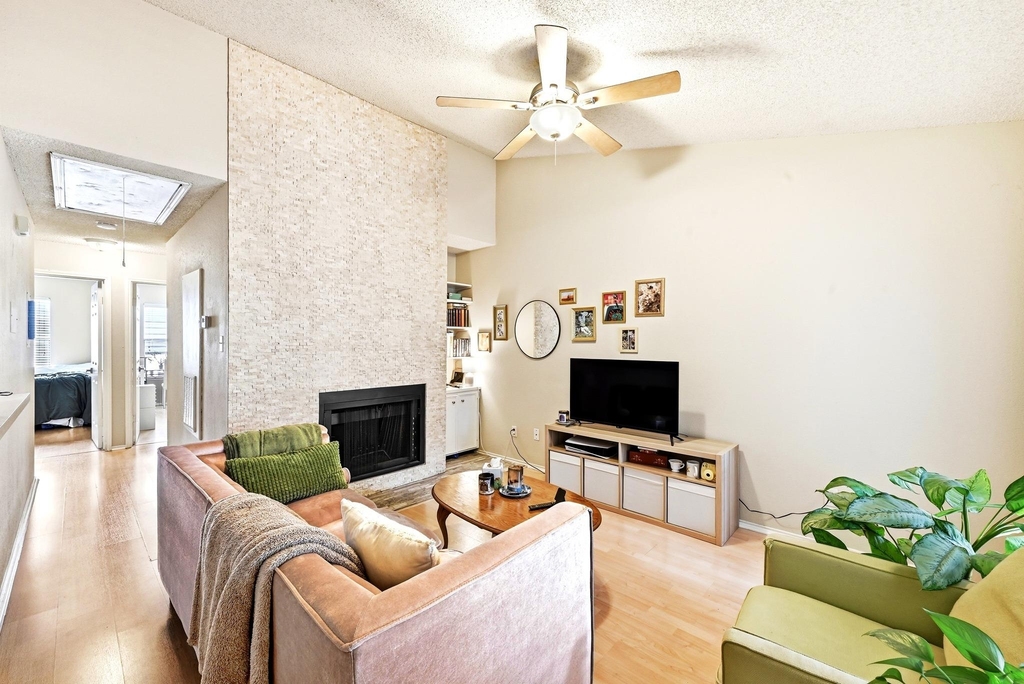 2706 Salado St - Photo 3