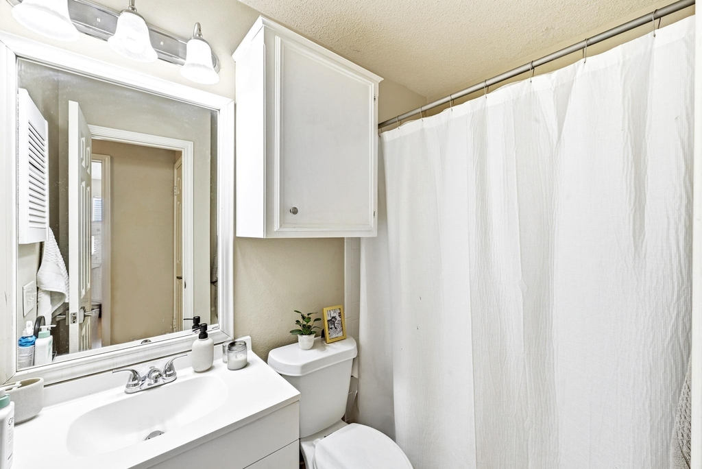 2706 Salado St - Photo 14