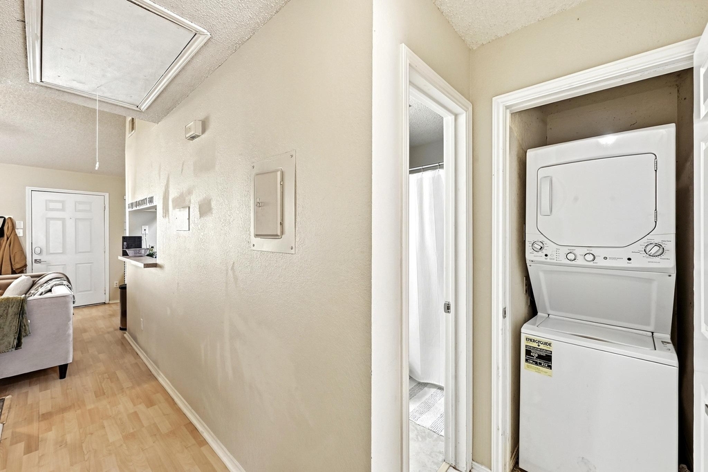 2706 Salado St - Photo 11