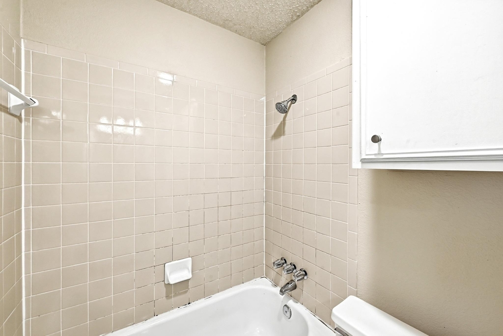 2706 Salado St - Photo 19