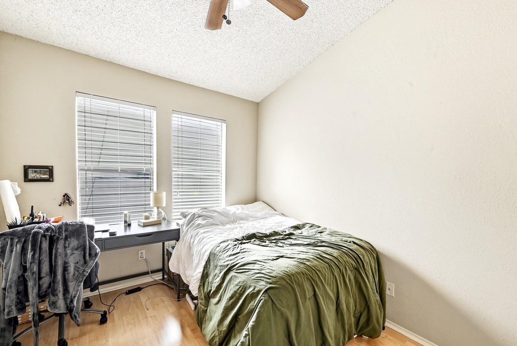 2706 Salado St - Photo 13