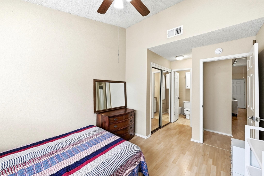 2706 Salado St - Photo 16