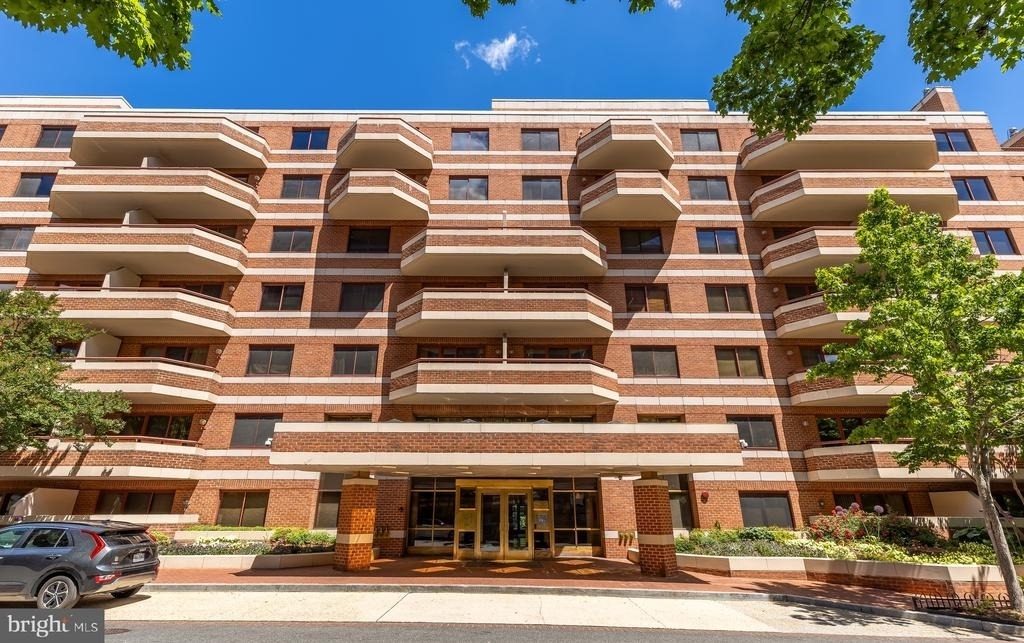 2301 N Street Nw - Photo 1
