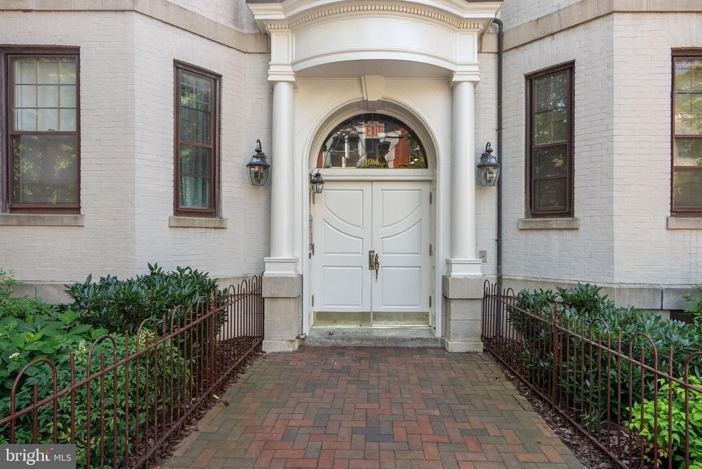 3014 Dent Place Nw - Photo 0