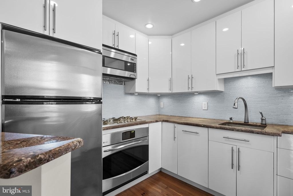 3014 Dent Place Nw - Photo 11