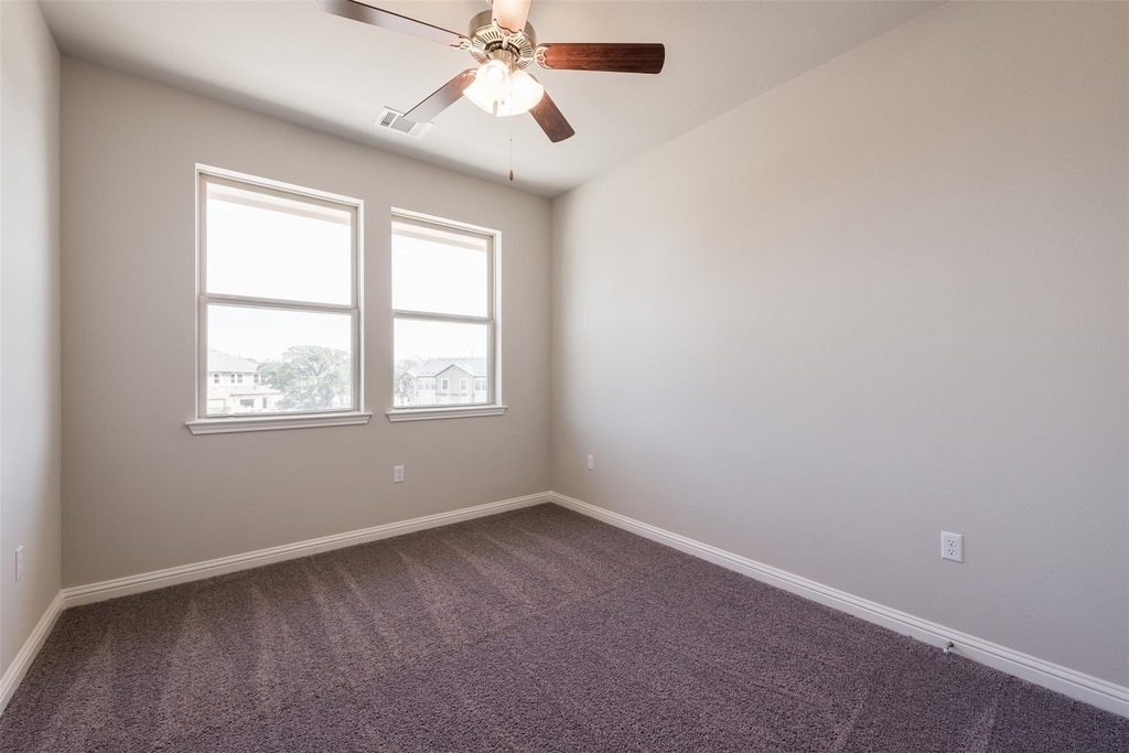 13800 Lyndhurst St - Photo 12