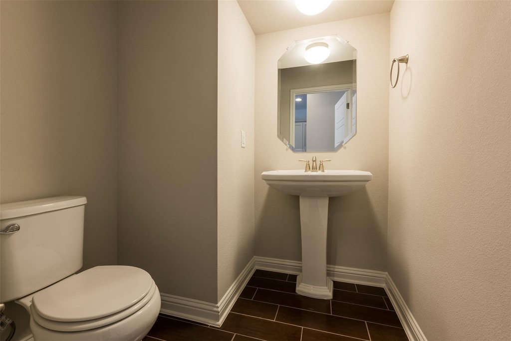 13800 Lyndhurst St - Photo 8