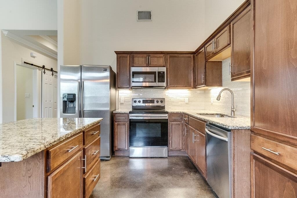 21501 Patton Ave - Photo 1