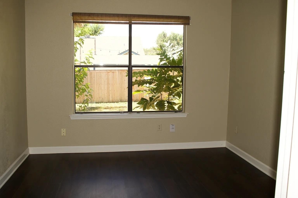2503 Monarch Dr - Photo 7
