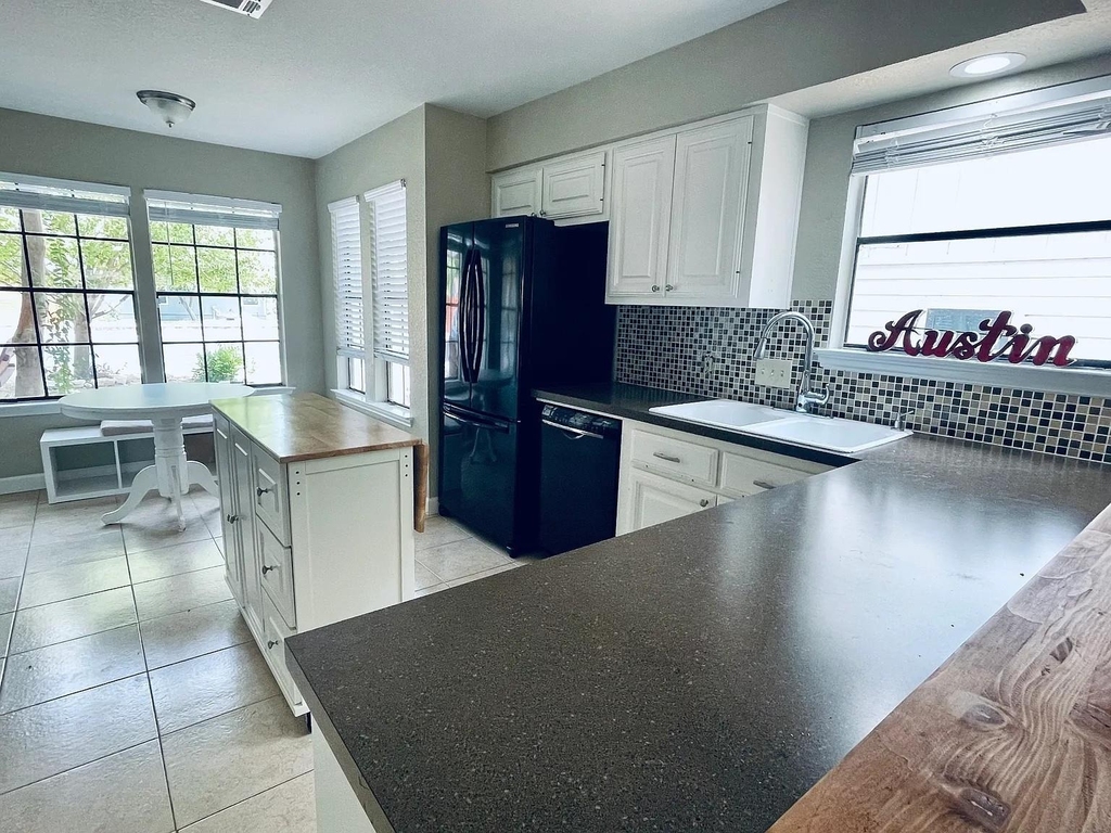 2503 Monarch Dr - Photo 9