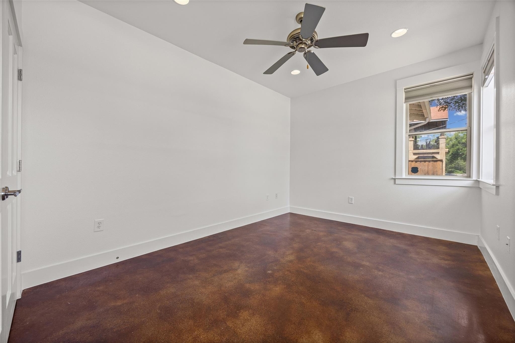 1301 San Bernard St - Photo 12