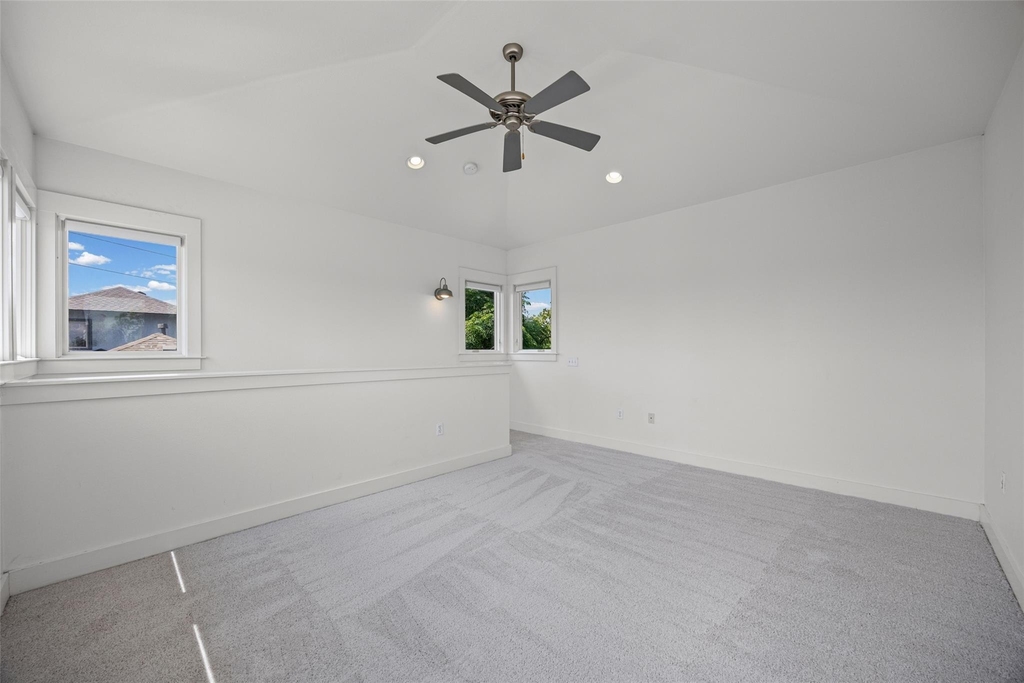 1301 San Bernard St - Photo 16