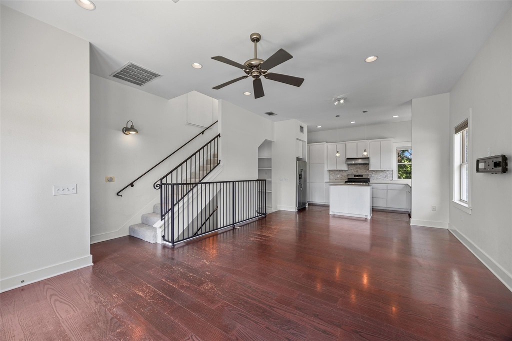 1301 San Bernard St - Photo 7