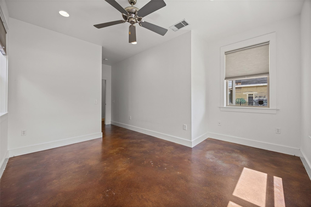1301 San Bernard St - Photo 9