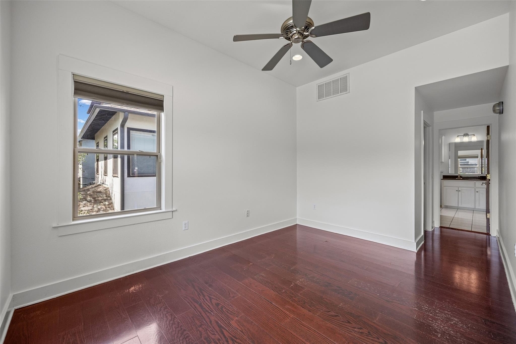 1301 San Bernard St - Photo 8