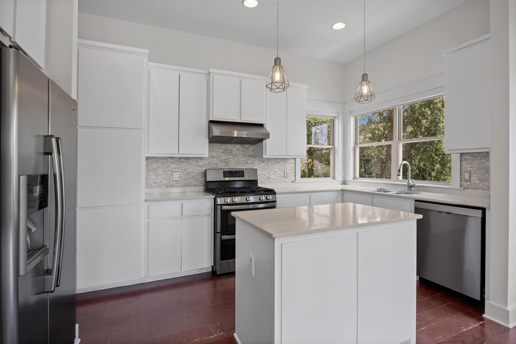 1301 San Bernard St - Photo 5
