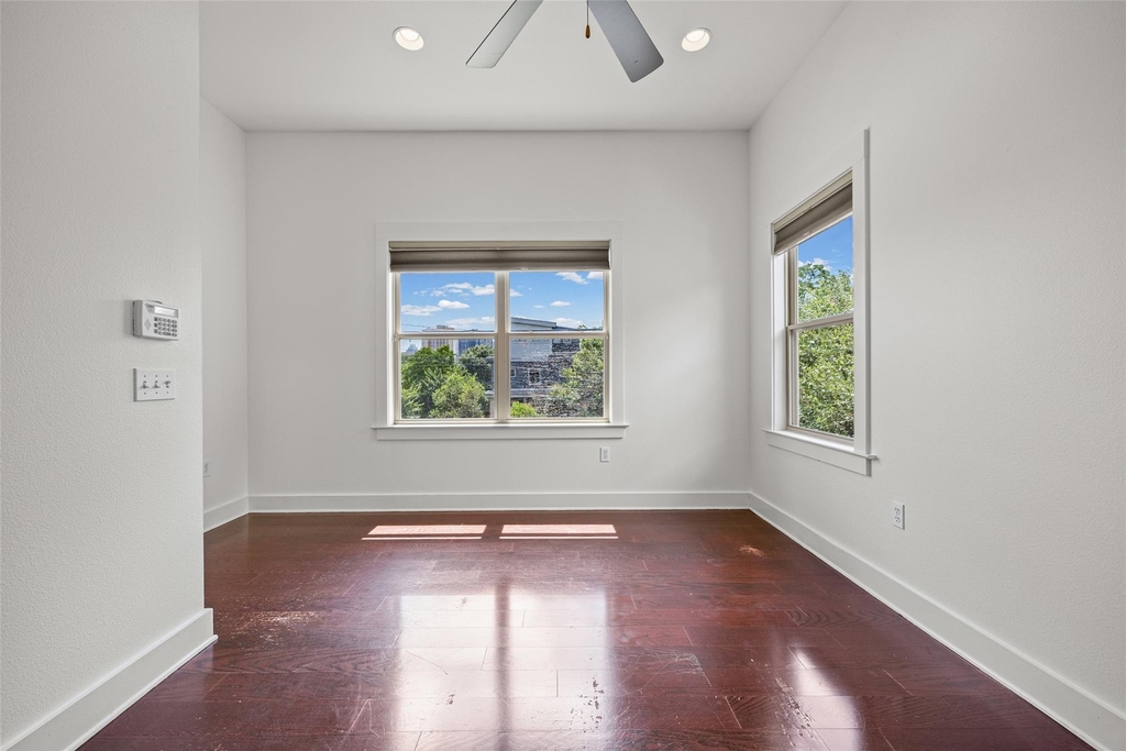 1301 San Bernard St - Photo 13