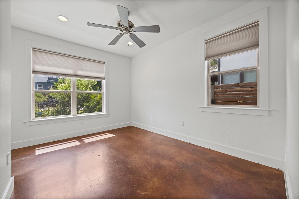 1301 San Bernard St - Photo 10