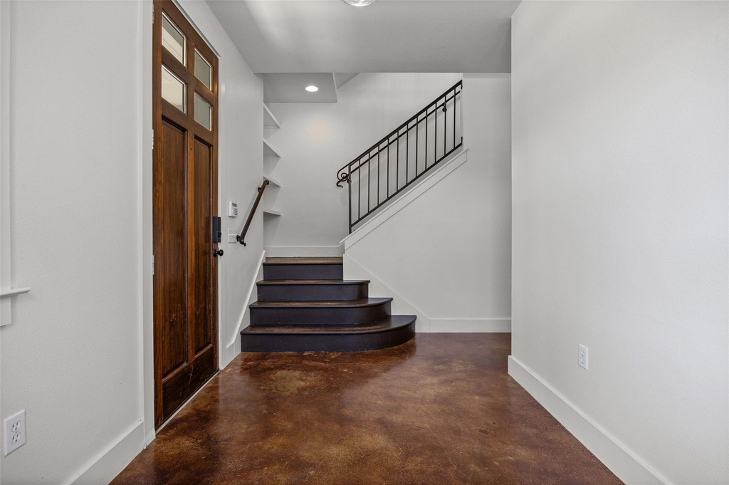1301 San Bernard St - Photo 11
