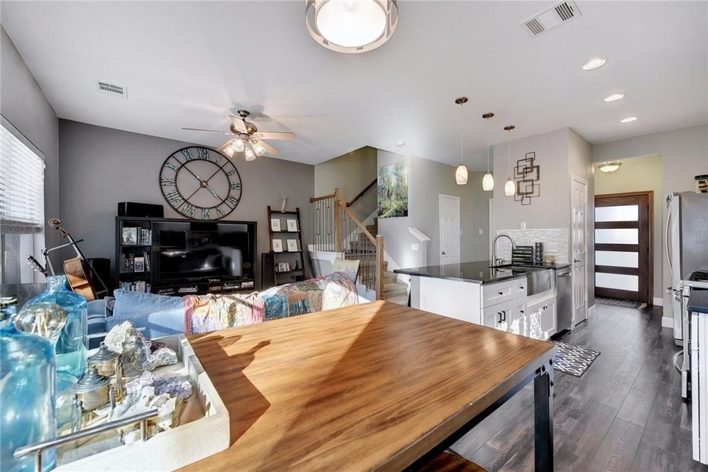 1700 Perez St - Photo 5