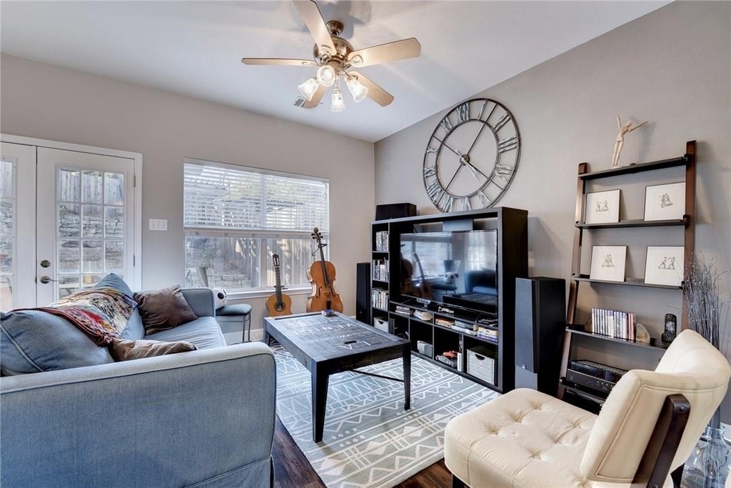 1700 Perez St - Photo 4