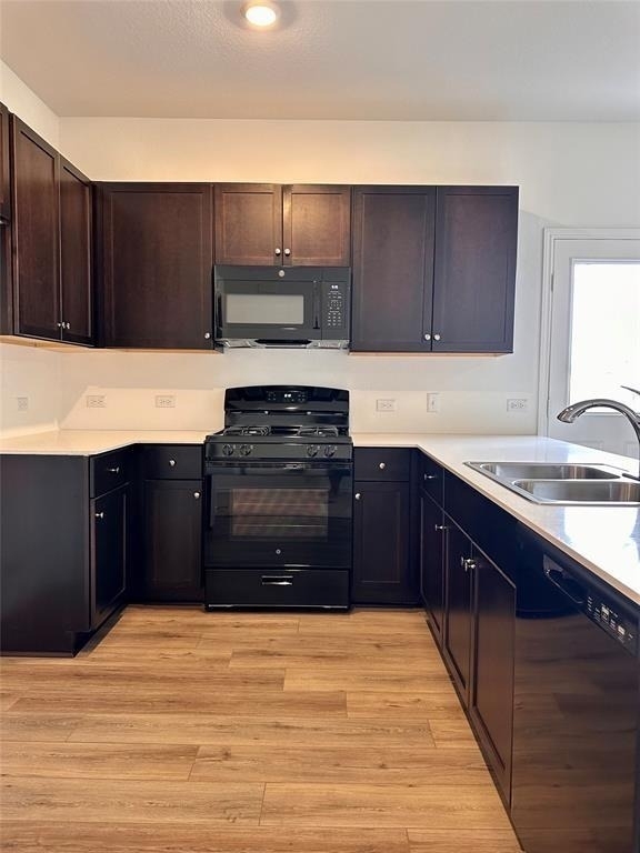 2525 Willkomen Way - Photo 3