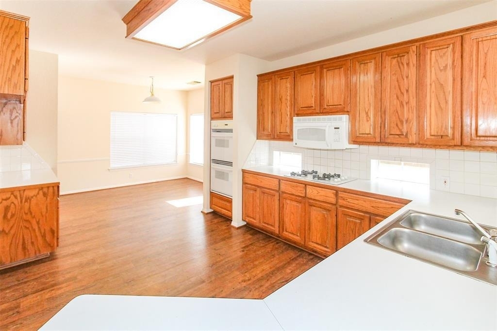 5921 Back Bay Ln - Photo 8