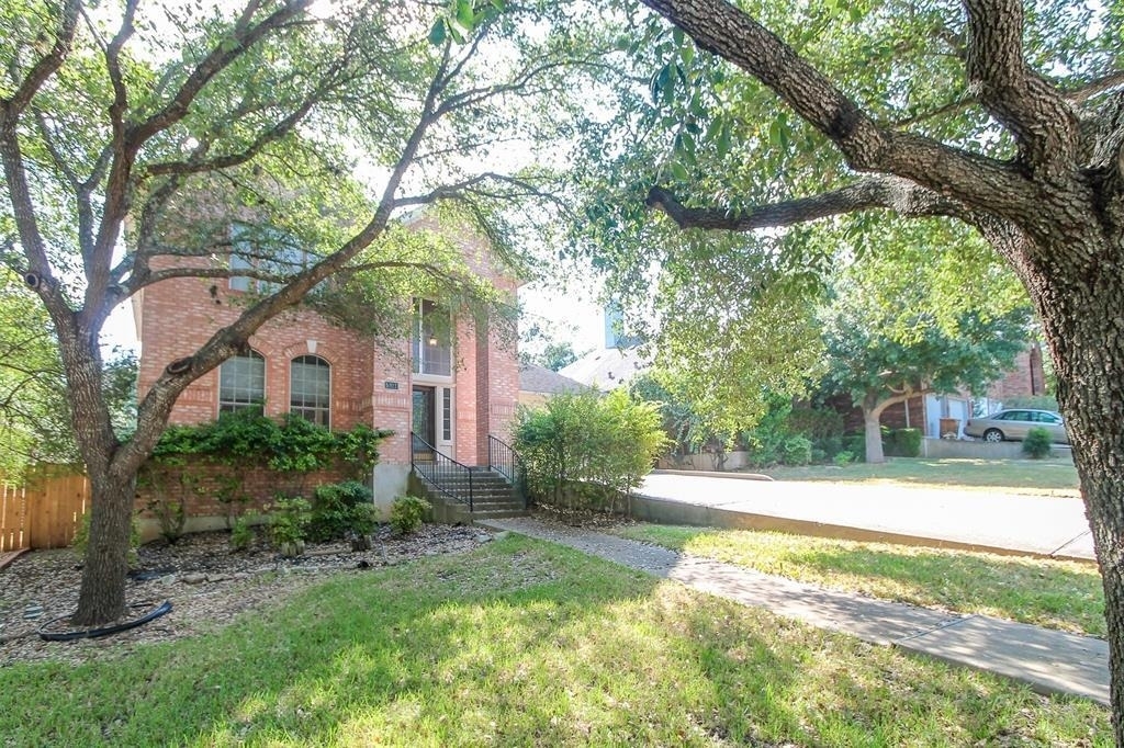 5921 Back Bay Ln - Photo 0