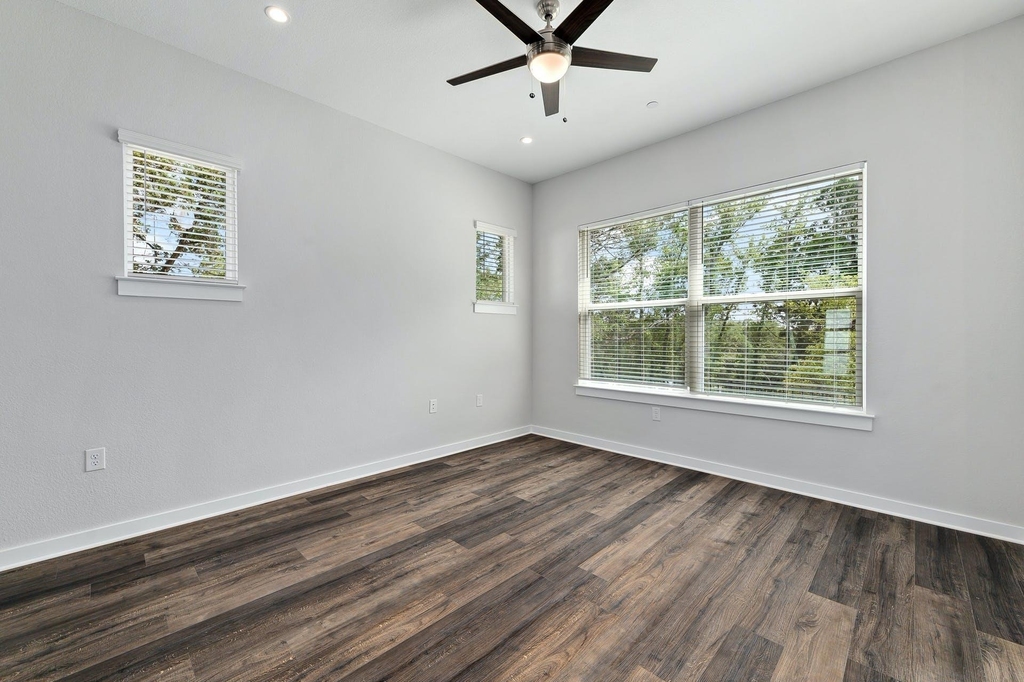 12001 Vista Parke Dr - Photo 4