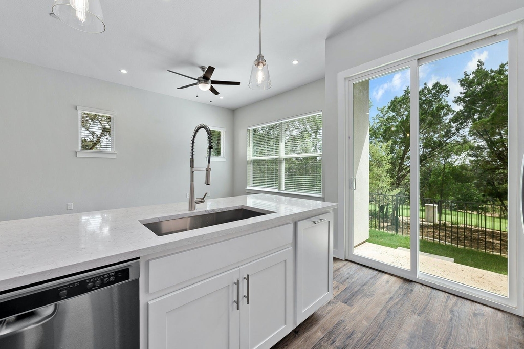 12001 Vista Parke Dr - Photo 9