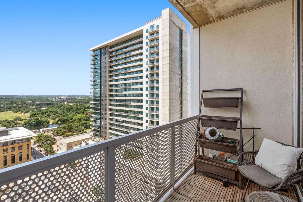 301 West Ave - Photo 17